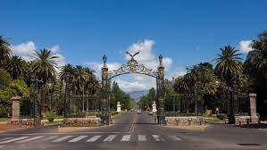 Los Portones